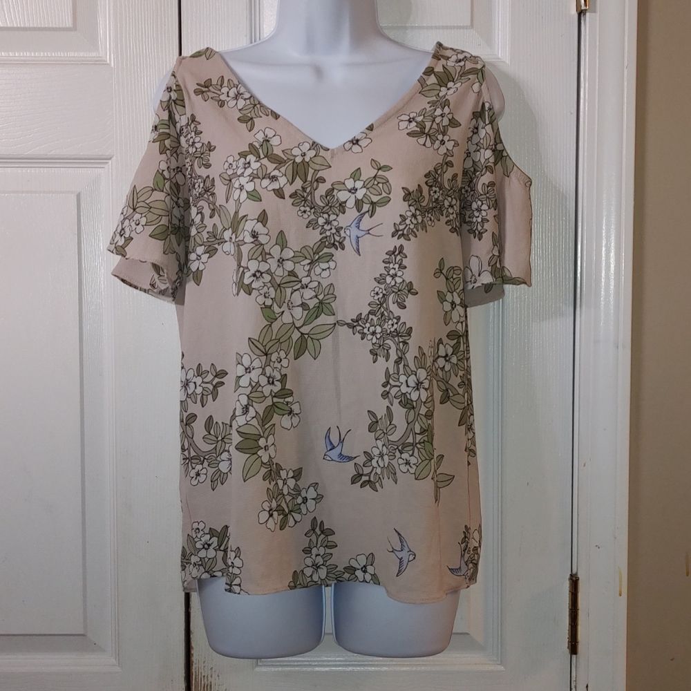 C&E  tan floral  with birds flutter sleeve  cold shoulder blouse  Sz S
